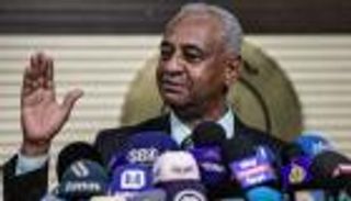 رويترز: اقتحام منزل "مستشار حمدوك" الإعلامي وتوقيفه