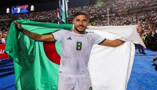يوسف بلايلي نجم منتخب الجزائر