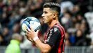 الدوري الفرنسي.. صحيفة تهاجم مدرب ليون بسبب يوسف عطال