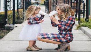 الكاروهات الملونة تغزو الموضة النسائية