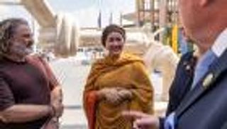 "المسدس المعقود" يدعو للسلام في إكسبو 2020 دبي