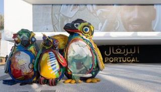 تمثال للمستكشف ماجلان نحت من البلاستيك