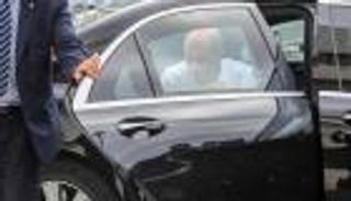 سيارة مستشار ألمانيا المنتظر.. يقتني "حصن مرسيدس" للتنقل