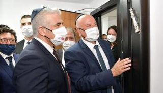 ديفيد غوفرين ويائير لابيد في مكتب الاتصال بالمغرب - أرشيفية