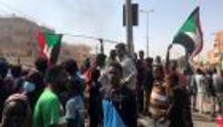 "الإعلام السودانية": حكومة حمدوك هي السلطة الشرعية بالبلاد