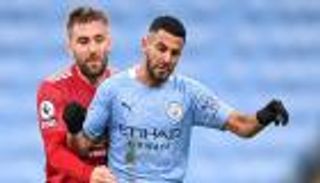 نجم الجزائر يشعل صراعا بين مانشستر سيتي ويونايتد