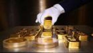 أسعار الذهب اليوم.. الدولار ينتصر مؤقتا في لعبة الكراسي الموسيقية