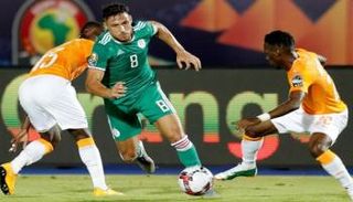 يوسف بلايلي نجم منتخب الجزائر