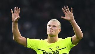 إيرلينج هالاند مهاجم بروسيا دورتموند