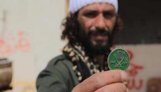 أحد العناصر الإخوانية حاملا شعار الجماعة الإرهابية- أرشيفية