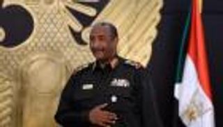 عبدالفتاح البرهان.. "رجل ظل" رافقته الأضواء منذ الإطاحة بالبشير