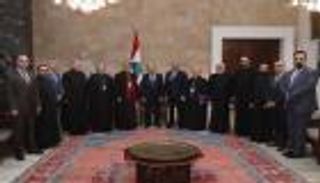 عون يتجاهل أزمات لبنان ويطالب الحكومة بسرعة الانعقاد