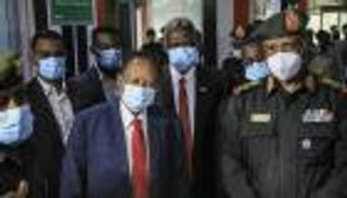 البرهان: حمدوك غير محتجز وموجود معي بمنزلي لسلامته