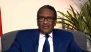 باكيا على الهواء.. سفير الخرطوم بواشنطن: شعبنا لم يعد يتحمل