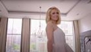 قبل أيام من الزفاف.. باريس هيلتون تنفجر بالبكاء خوفًا