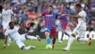 رغم الموسم الكارثي.. برشلونة يتفوق على ريال مدريد أوروبيا