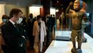 فرنسا تعيد 26 كنزا فنيا نهبها الاستعمار إلى بنين