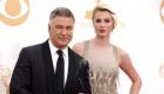 بعد قتل والدها للمصورة.. ابنة أليك بالدوين تتعرض للتهديد