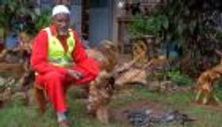 صور.. جذوع الأشجار "منحوتات مذهلة" بلمسة نحّات إثيوبي