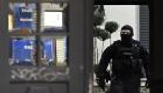 مداهمة منازل 5 متهمين بالإرهاب في ألمانيا بينهم أمريكي وتركي