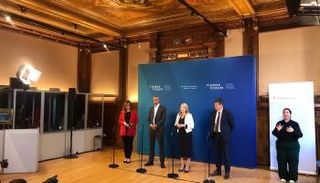 جانب من المؤتمر الصحفي التي عقدته وزيرة الاندماج النمساوية