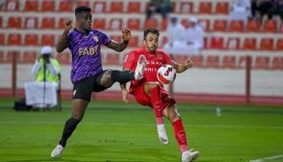 من قمة شباب الأهلي والعين في الدوري الإماراتي