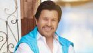 هاني شاكر في العراق.. سيارة مصفحة وحراسة مشددة