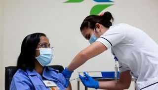 تطعيمات كورونا في الإمارات