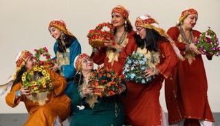 جانب من العروض الراقصة في جناح الهند