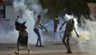"تعاملنا بمهنية".. السودان ينفي قتل المتظاهرين