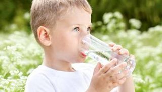 يجب أن تغطي 6 مشروبات موزعة على مدار اليوم 