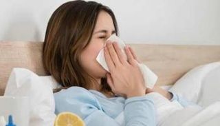  الأطعمة الغنية بالفيتامينات تساعد في محاربة نزلات البرد