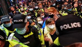 جانب من تجمع نشطاء البيئة