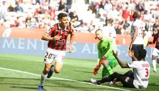 يوسف عطال لاعب نيس الفرنسي