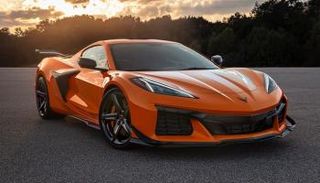 تنطلق سيارة شيفروليه CORVETTE Z06 الجديدة بقوة 670 حصان