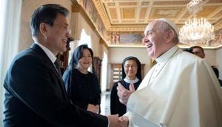 الرئيس الكوري الجنوبي وبابا الفاتيكان