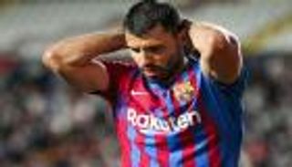 صدمة جديدة.. برشلونة يعلن غياب أجويرو لفترة طويلة