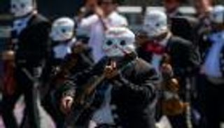 صور.. "عيد الموتى" يعيد الحياة إلى المكسيك