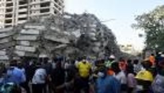 انهيار ناطحة سحاب في لاجوس.. ومحاولات لإنقاذ العالقين تحت الأنقاض