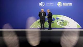 جونسون وغوتيريش في انتظار المشاركين في المؤتمر- ا ف ب