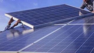 ألواح توليد طاقة شمسية - أرشيفية