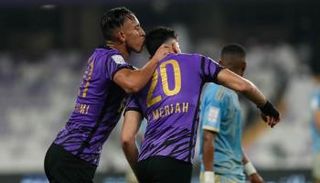 سفيان رحيمي نجم العين وزميله ياسين مرياح