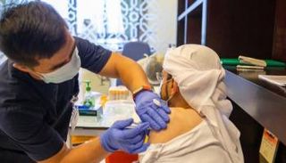 حملة التطعيم ضد كورونا تتواصل في الإمارات