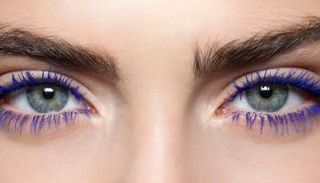 الماسكارا أحدث صيحات المكياج في خريف/شتاء 2021-2022