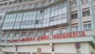 بفضل علاج ثوري.. طفلة تعاني ضمور العضلات تقف على قدميها