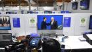 على وقع الخلاف.. ماذا حملت صور ماكرون وجونسون في غلاسكو؟