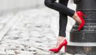 مواصفات الكعب العالي المريح.. السر في البطانة 