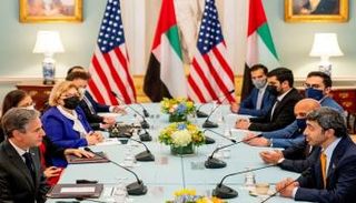 الشيخ عبدالله بن زايد آل نهيان خلال اجتماعه مع أنتوني بلينكن-رويترز