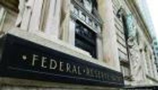 "المركزي الأمريكي" يثبت الفائدة ويقلص شراء السندات.. صدمة الدولار وفرحة الأسهم