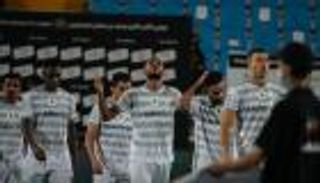 رئيس نادٍ يطالب بتغيير لاعب.. فيديو يثير الجدل في السعودية